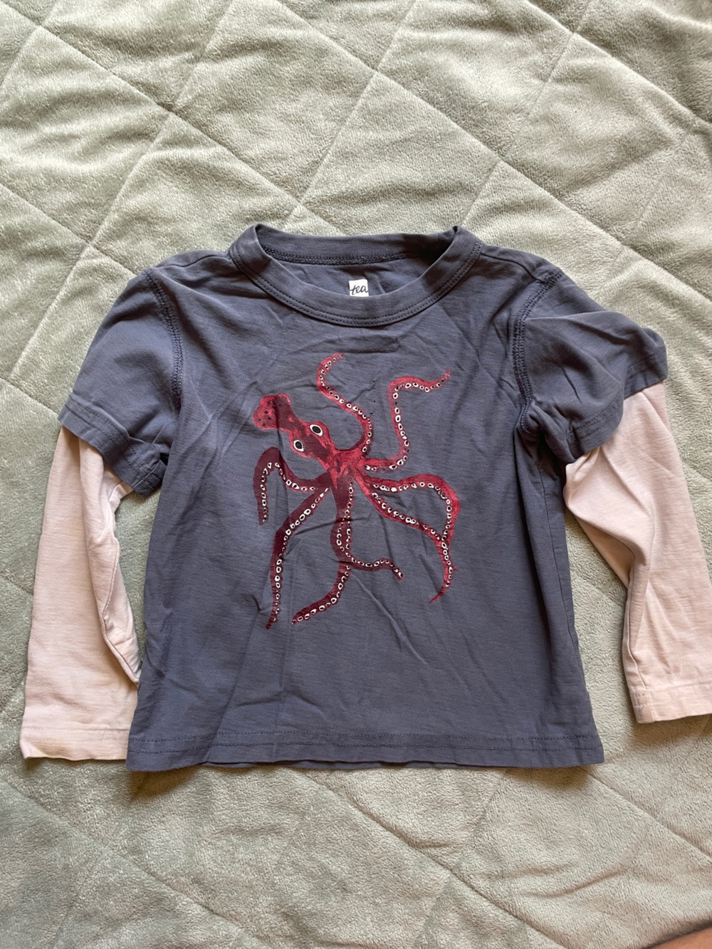 Tea Collection Gray-blue Octopus Graphic T- long sleeved